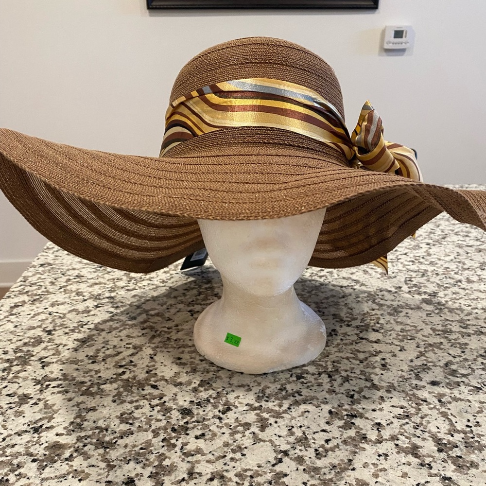 Brown sun hat with brim scarf